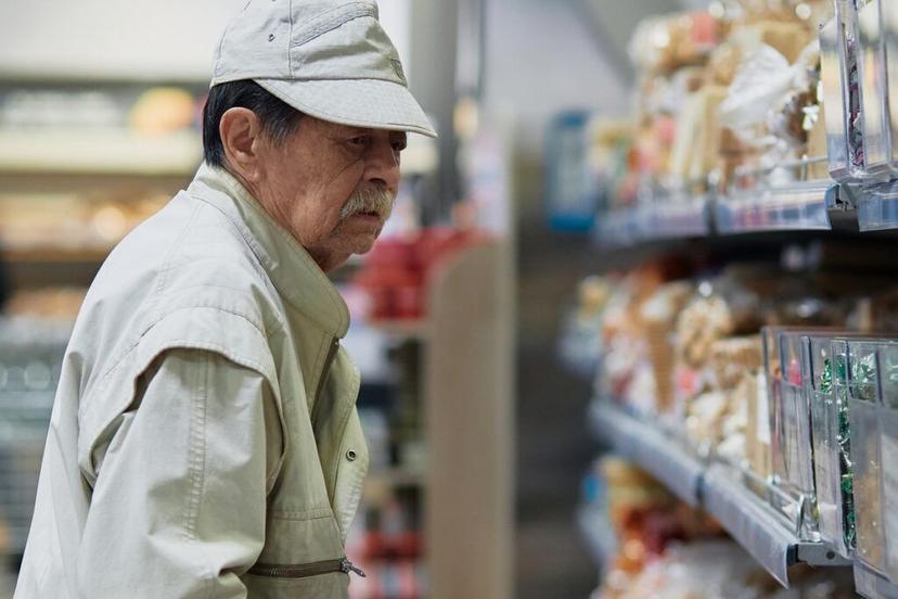 Казахстанцы копят, а денег на пенсионном счету становится меньше. В ЕНПФ объяснили, куда они деваются